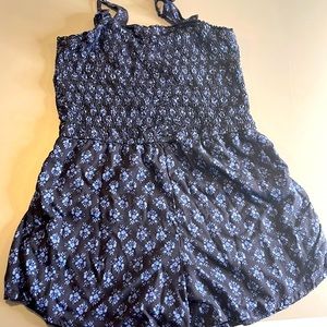 Abercrombie girls romper runs small I feel 13/14 for more like a 11/12